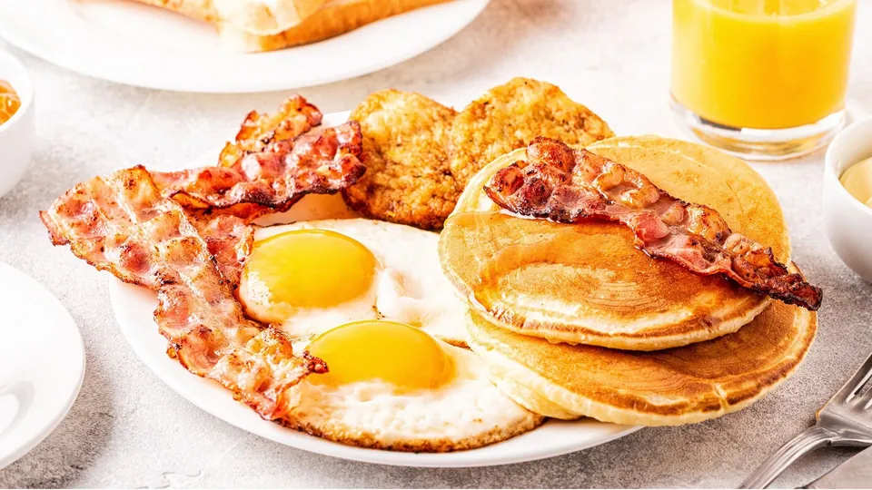 Eggs, bacon, pancakes and hash browns – best breakfast in St. Paul